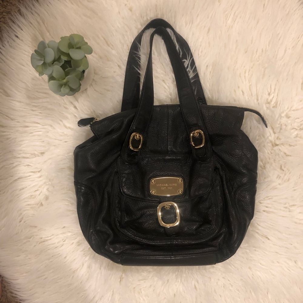 Michael kors blk pebbles leather handbag